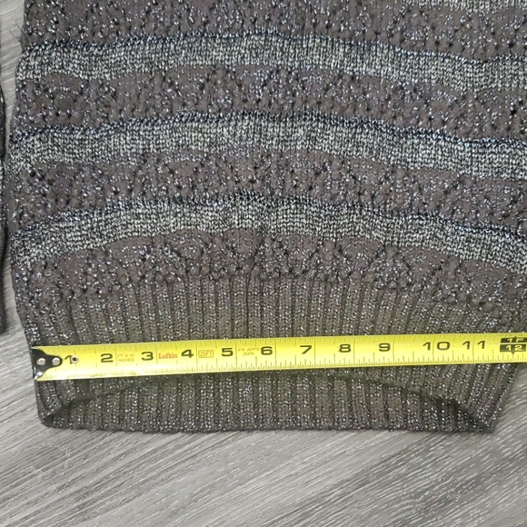 🌻2 for $35🌻 Guess sweater sz M - Picture 3 of 3